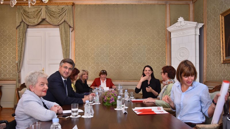 Predsjednik Vlade Plenković s izaslanstvom Saveza gluhoslijepih osoba Dodir